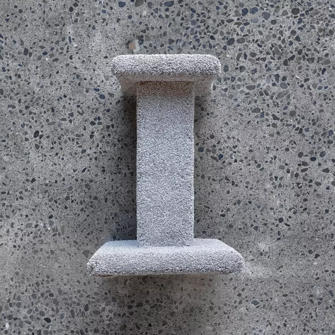 Wellington made cat trees: grey scratching post Wellington made cat trees: grey scratching post