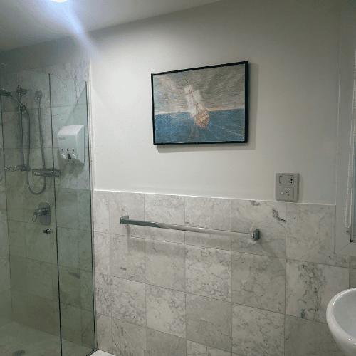 Couran Cove Studio Lagoon 3 Bedroom Lodge LL23 Shower Image Couran Cove Studio Lagoon 3 Bedroom Lodge LL23 Shower Image