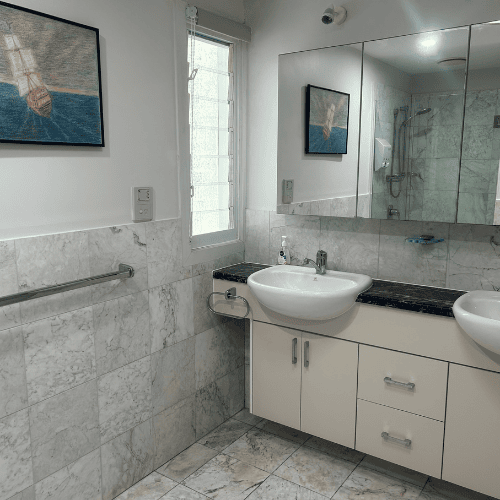 Couran Cove Studio Lagoon 3 Bedroom Lodge LL23 Bathroom Sinks Image Couran Cove Studio Lagoon 3 Bedroom Lodge LL23 Bathroom Sinks Image