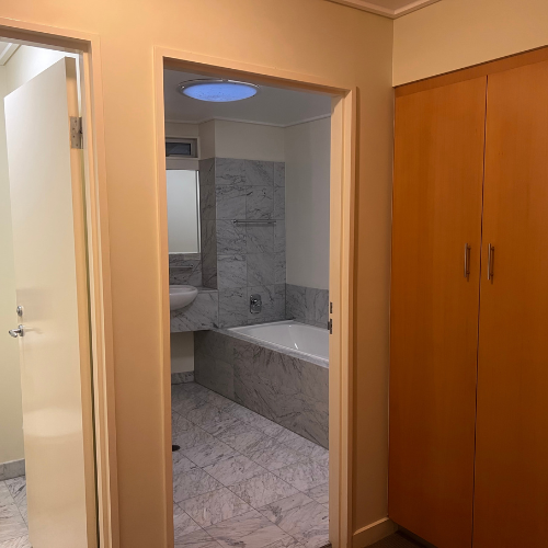 Couran Cove Studio Apartment MN2 bathroom Entry Image Couran Cove Studio Apartment MN2 bathroom Entry Image