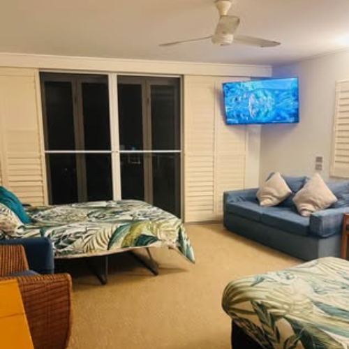 Couran Cove 1 Bedroom Apartment Lounge bedroom MR4 Image