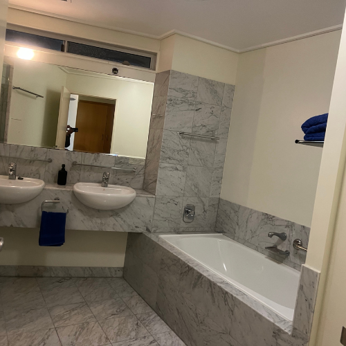 Couran Cove Studio Apartment MR6 Bathroom Image Couran Cove Studio Apartment MR6 Bathroom Image