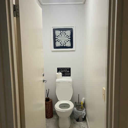 Couran Cove 1 bedroom Apartment MR8 Toilet Image