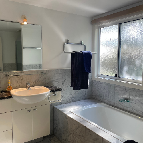 Couran Cove Broadwater Villa BV7 Bathroom Bath Image Couran Cove Broadwater Villa BV7 Bathroom Bath Image