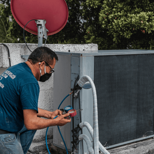 Couran Cove air conditioning service man checking unit Couran Cove air conditioning service man checking unit