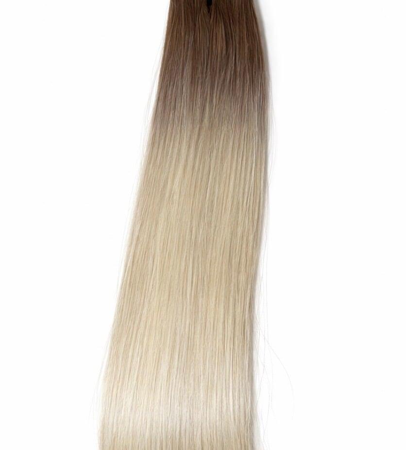 Sandy ashblonde root fade