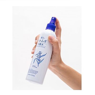 Japanese moisturizing and refreshing face mist by Hatomugi