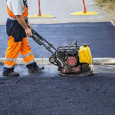 COMPACTOR (VIBRATING PLATE)
