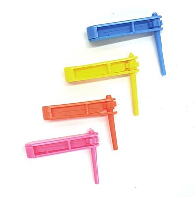 Pack of 18 Plastic Graggers