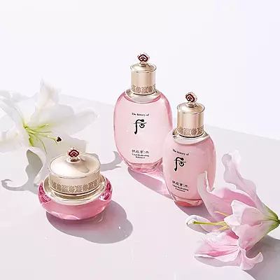 THE HISTORY OF WHOO Vital Hydrating Set with full-size and mini skincare bottles