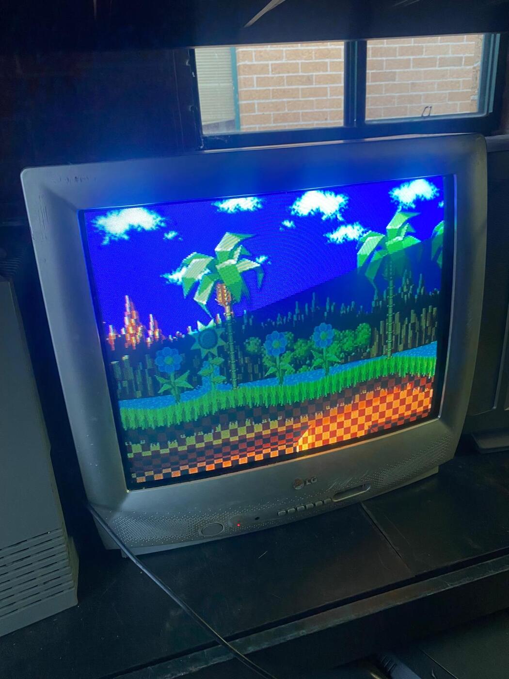 Vintage 21" CRT TV Silver (LG) Vintage 21" CRT TV Silver (LG)