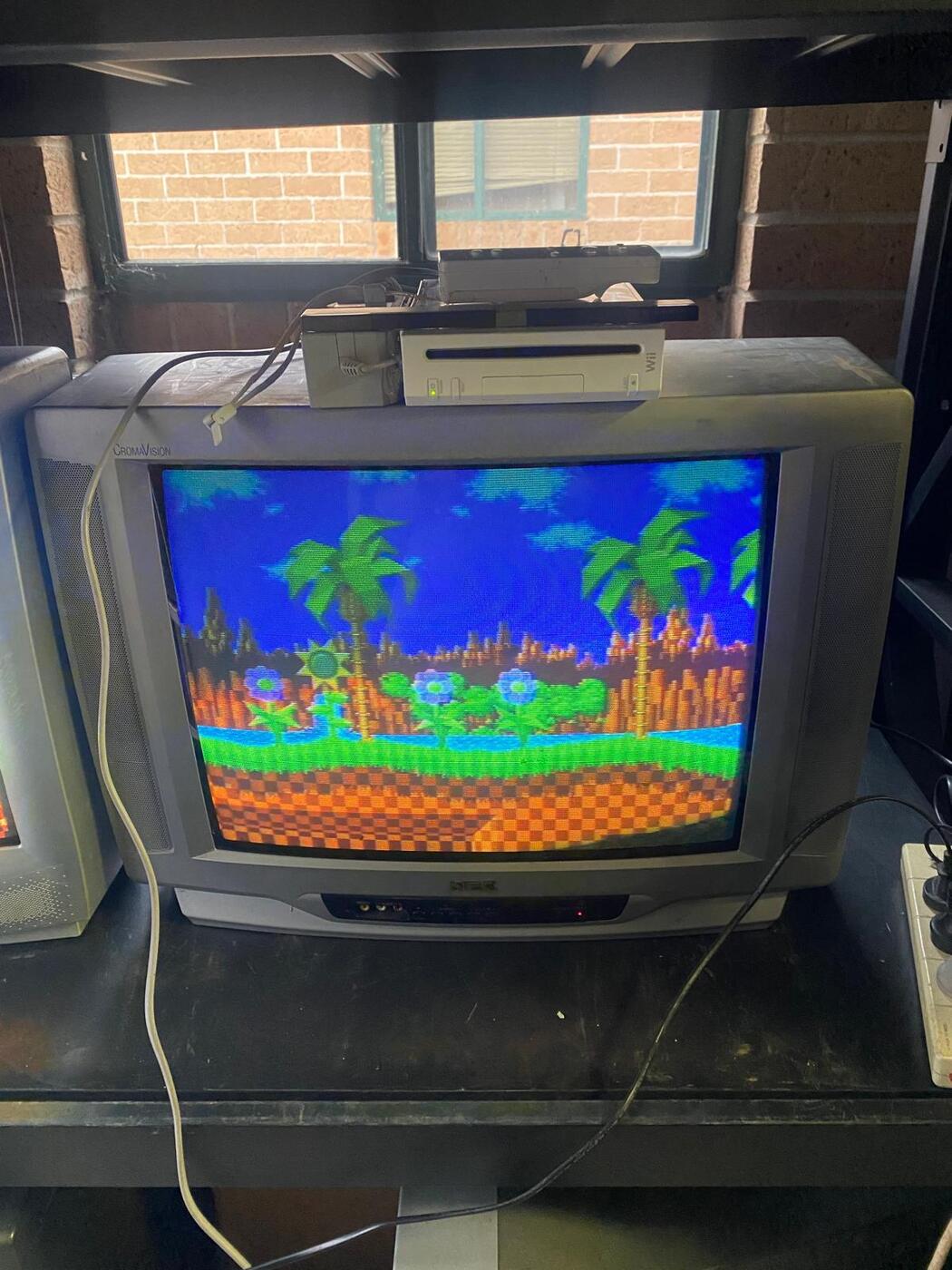 Vintage 20" CRT TV Silver (NEC) Vintage 20" CRT TV Silver (NEC)