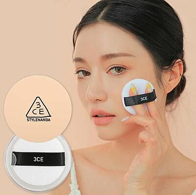Fine milled texture of 3CE natural finish loose setting powder