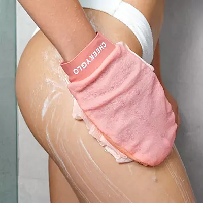 CHEEKYGLO EXFOLIATING LOOFAH GLOVE