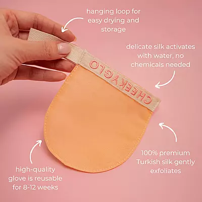 Using CHEEKYGLO face mitt for smooth and radiant skin